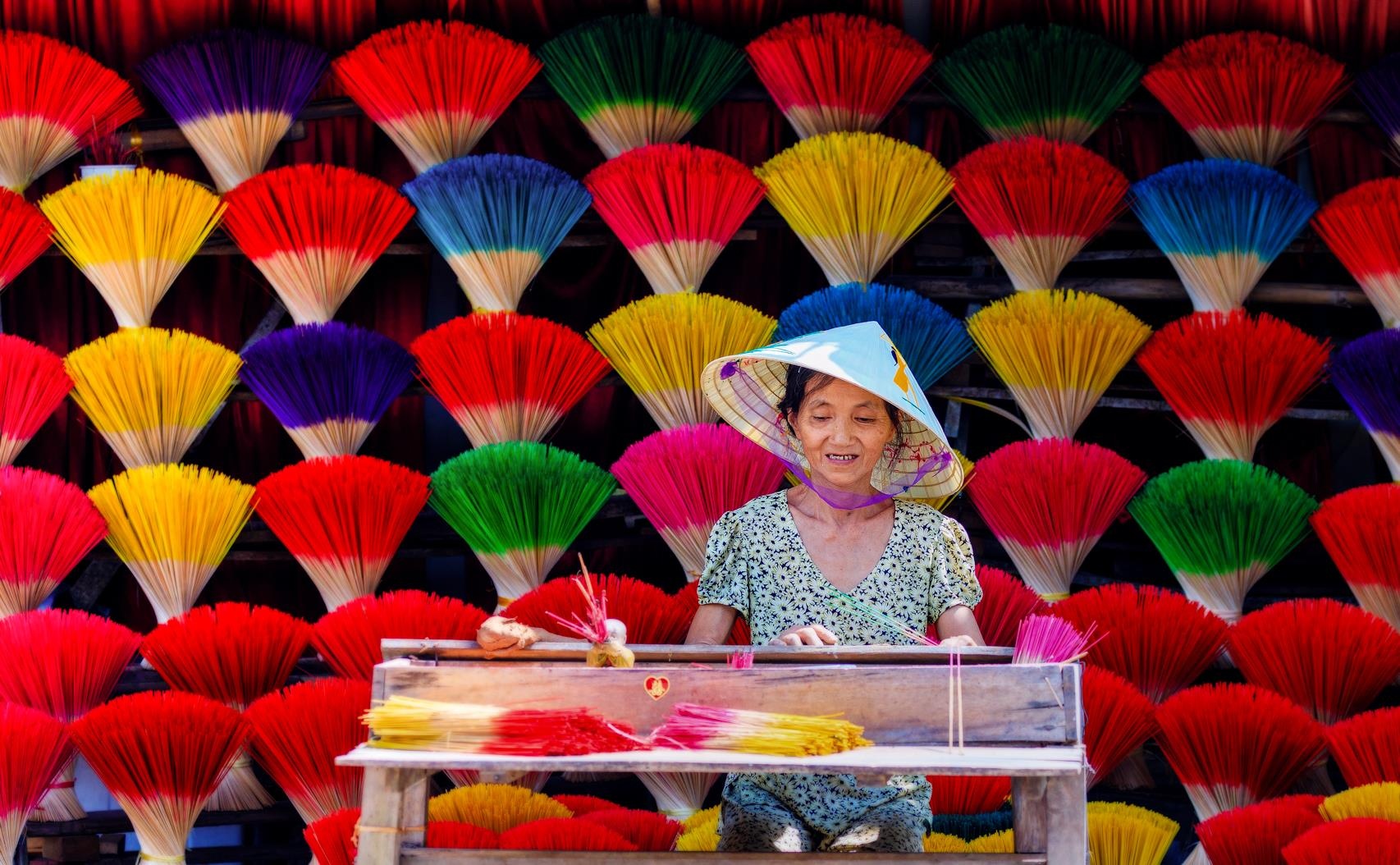 Lang nghe lam huong Viet Nam anh 5