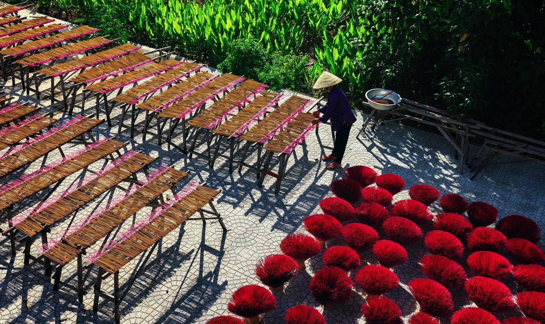 Lang nghe lam huong Viet Nam anh 6