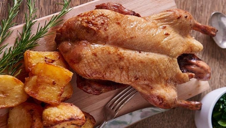 Tinh nao co tuc bieu cha me vo thit vit dip Vu Lan? hinh anh