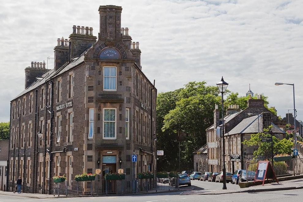 Con duong dai 2 m, ngan nhat the gioi o Scotland hinh anh