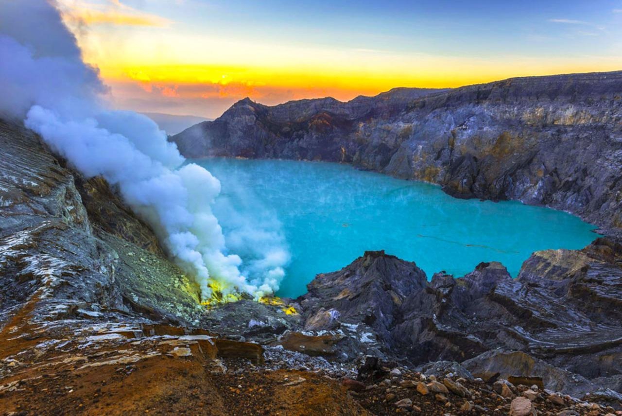 Nui lua mau xanh tim o Indonesia anh 5