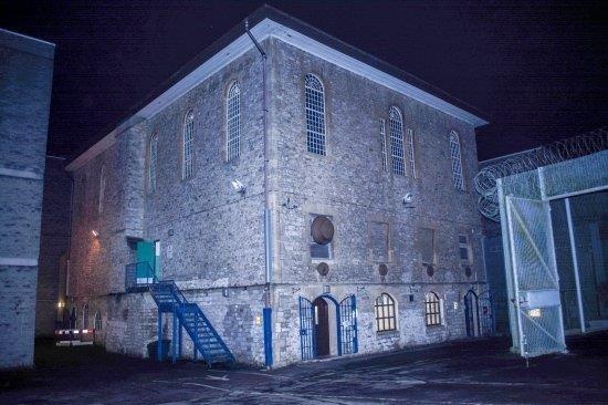 Trai nghiem ngu qua dem trong nha tu ma am noi tieng o Anh hinh anh