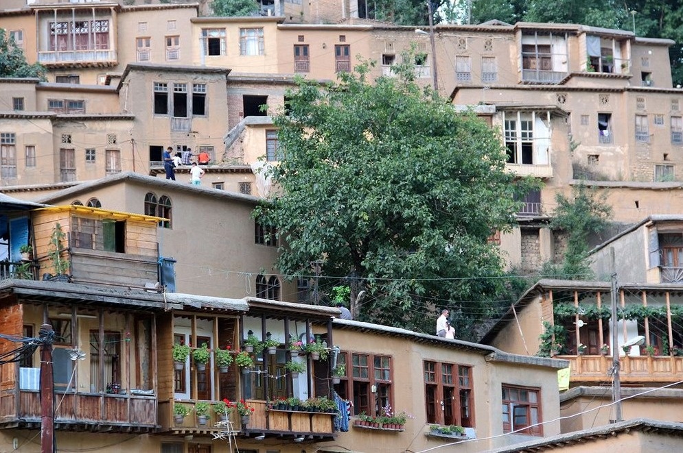 Noi nguoi dan di lai tren mai nha nghin nam o Iran hinh anh