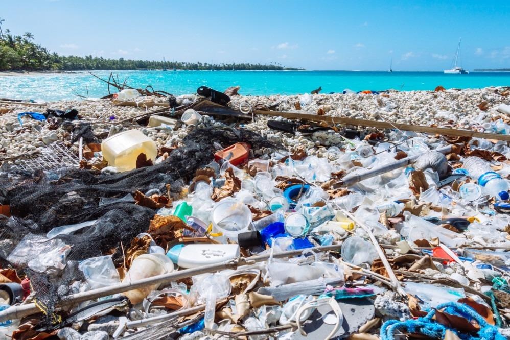 238 tan rac thai nhua xam chiem quan dao thien duong hinh anh