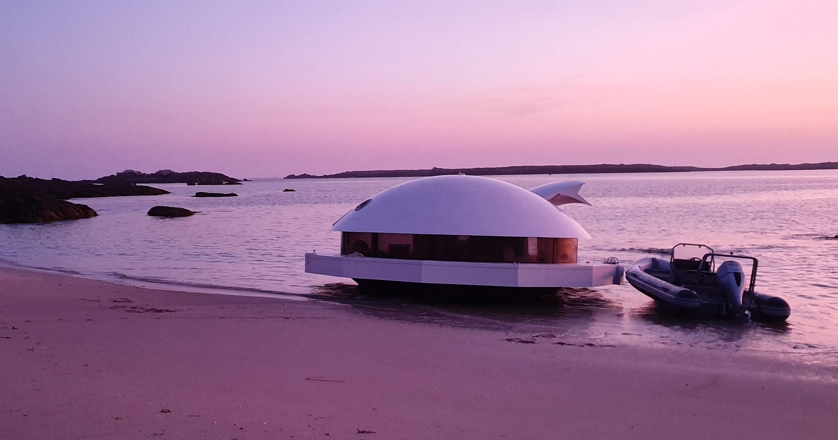 Khach san tren bien anh 1