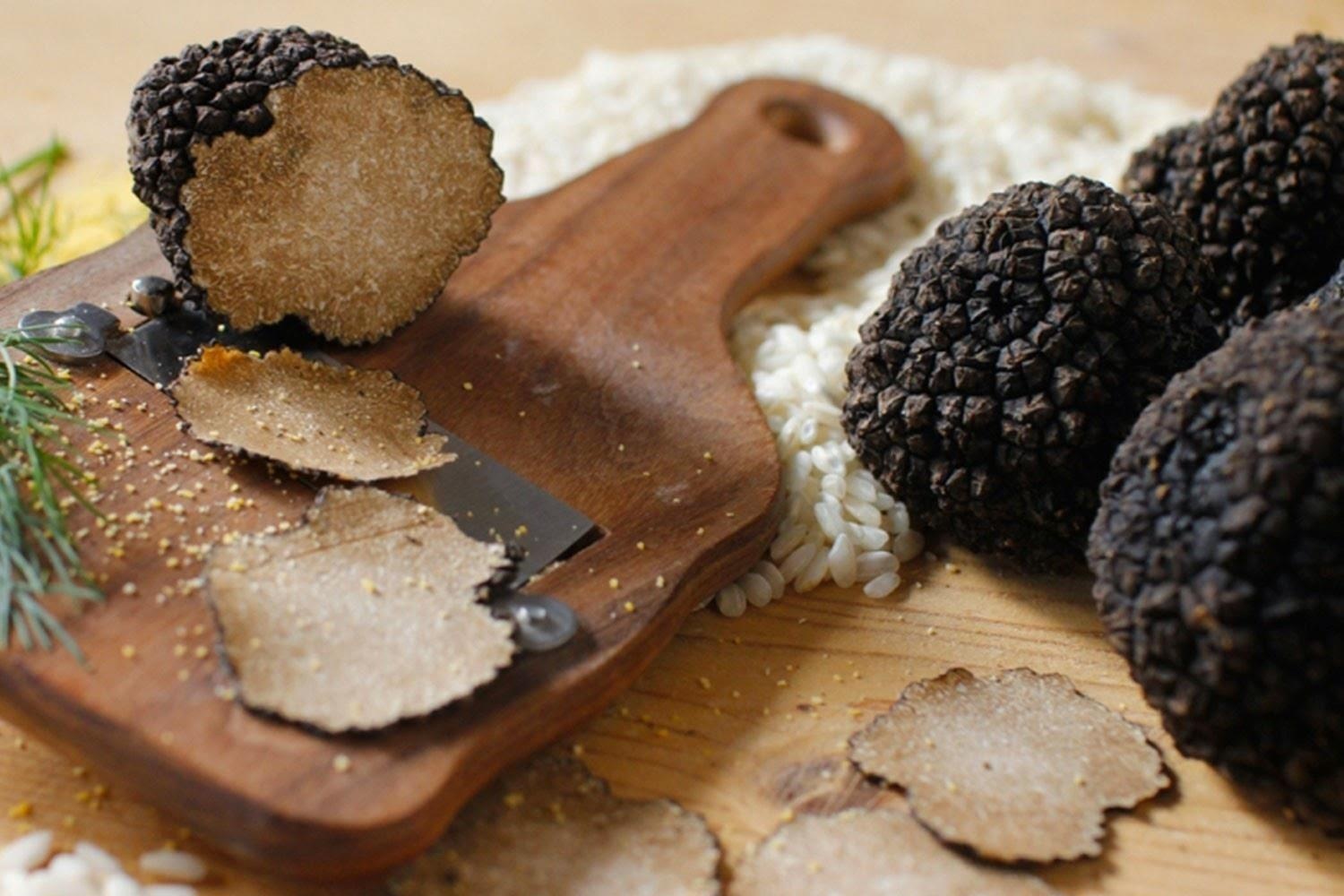 Su that ve mon kim cuong den tren ban tiec cua gioi sieu giau hinh anh