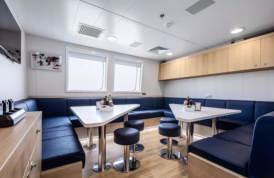 Tau ho tro cua gioi sieu giau anh 7