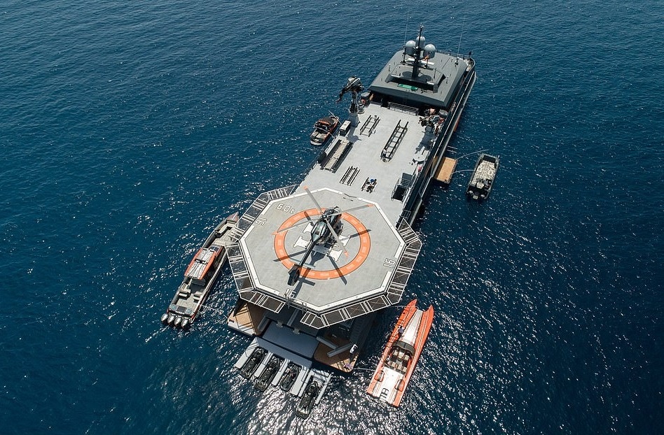 Tau ho tro cua gioi sieu giau anh 1