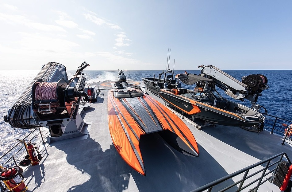 Tau ho tro cua gioi sieu giau anh 4