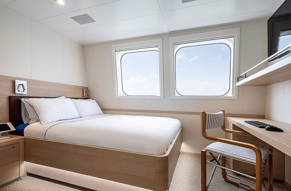 Tau ho tro cua gioi sieu giau anh 5