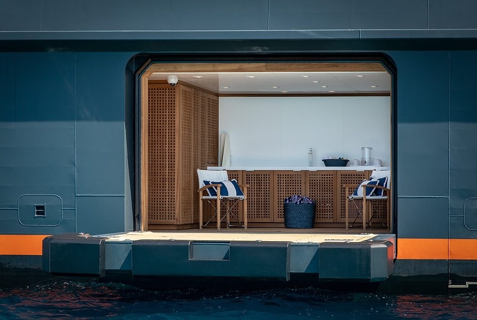 Tau ho tro cua gioi sieu giau anh 6