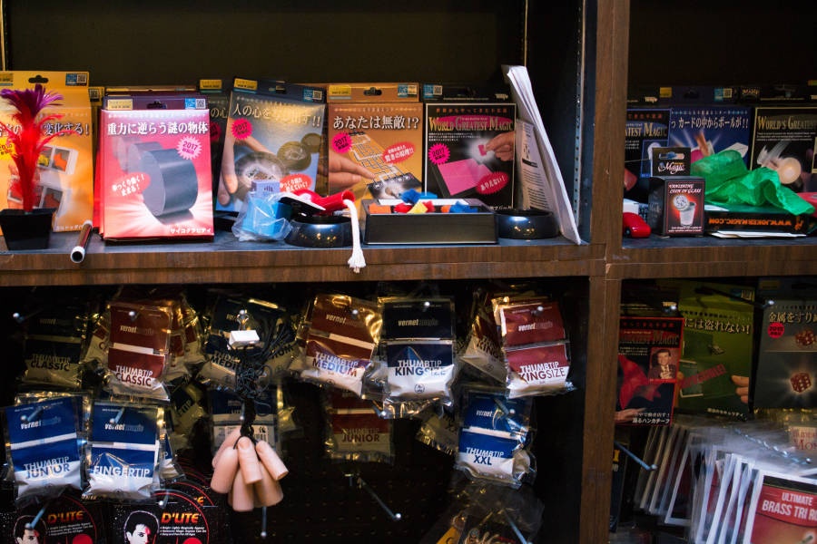 Cua hang ma thuat o My anh 4