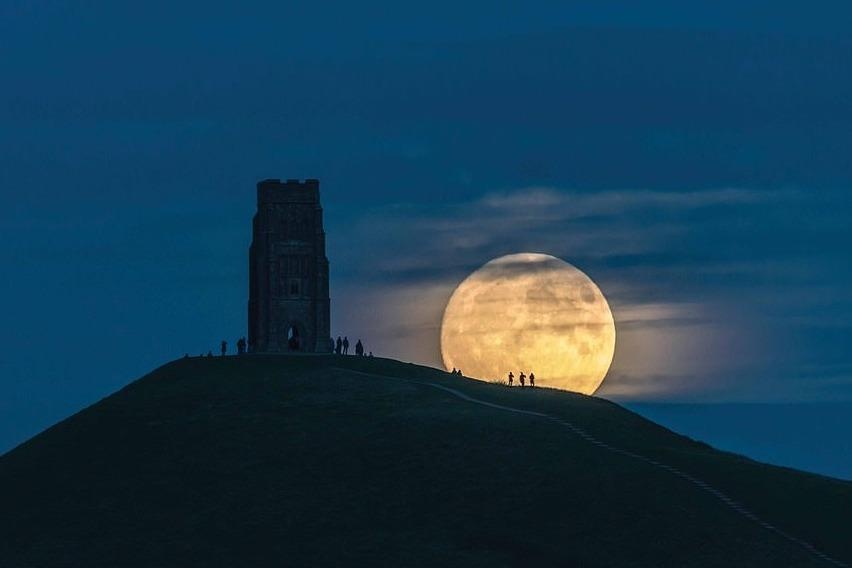 Kho bau ky quan thien van xuat hien tren bau troi dem hinh anh