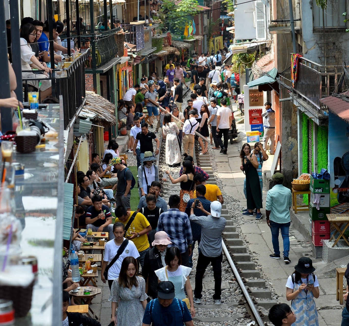 Diem du lich dong khach anh 1