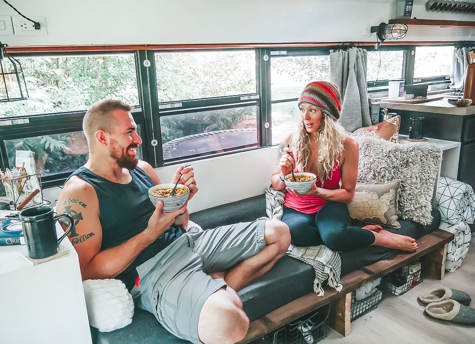 Du lich bang xe buyt anh 5