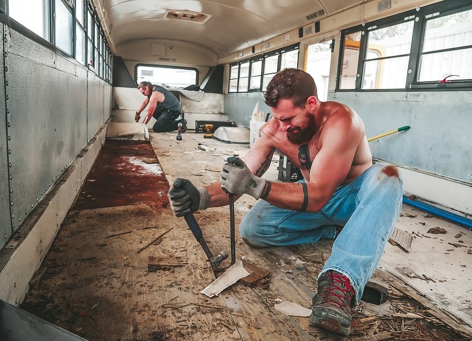 Du lich bang xe buyt anh 7