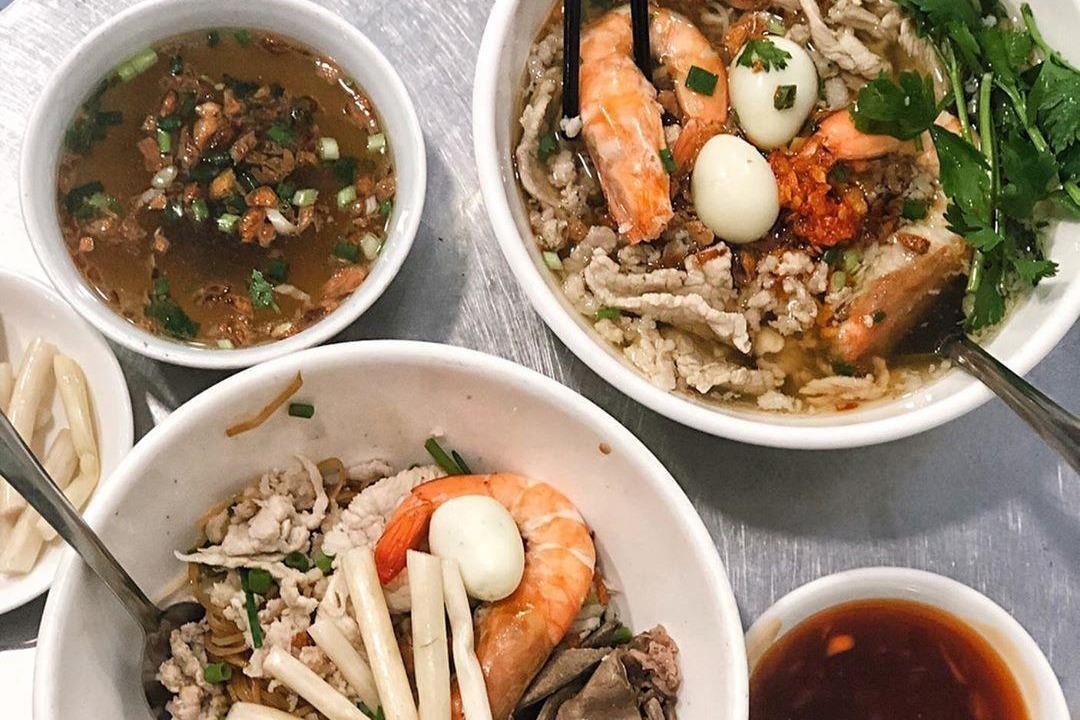 Tre tron va loat mon an dem yeu thich cua gioi tre Sai thanh hinh anh