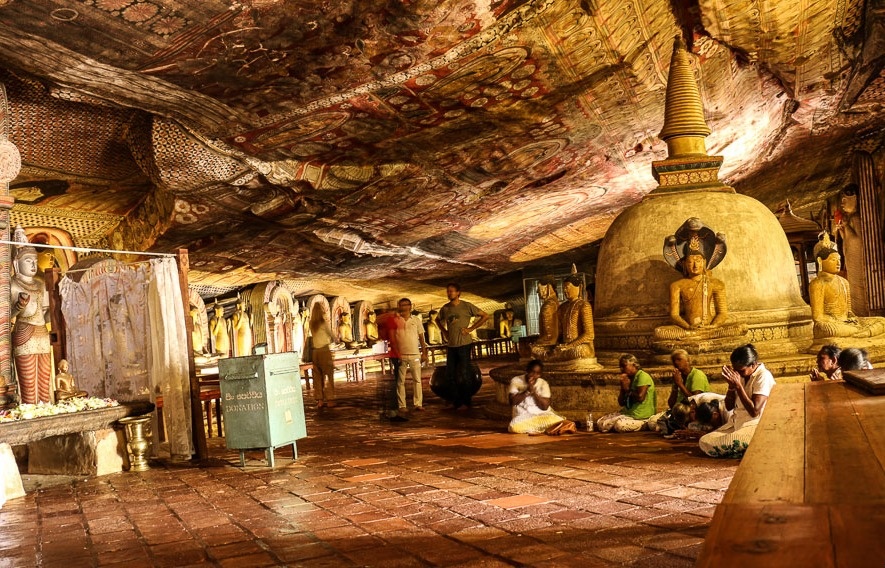 Khu đền dưới tảng đá ảnh 8 Khu den duoi tang da anh 8