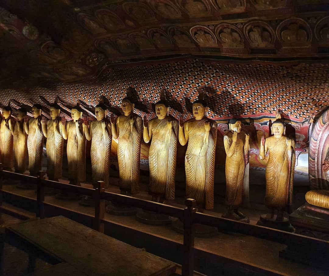 Khu đền dưới tảng đá ảnh 4 Khu den duoi tang da anh 4