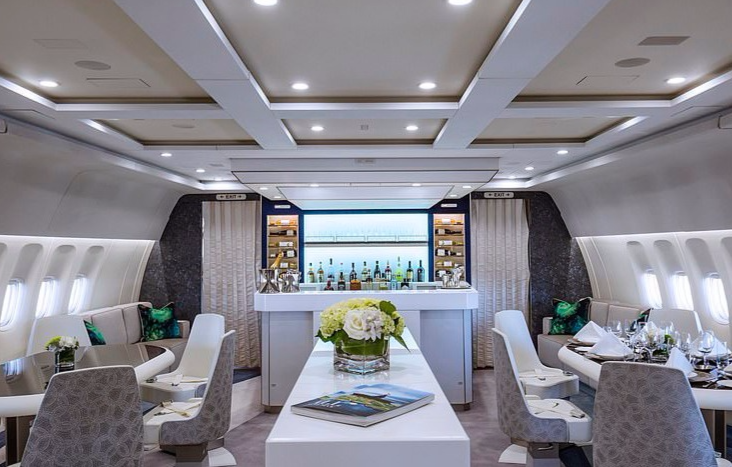 Ben trong may bay rieng dua hoi nha giau du lich vong quanh the gioi hinh anh