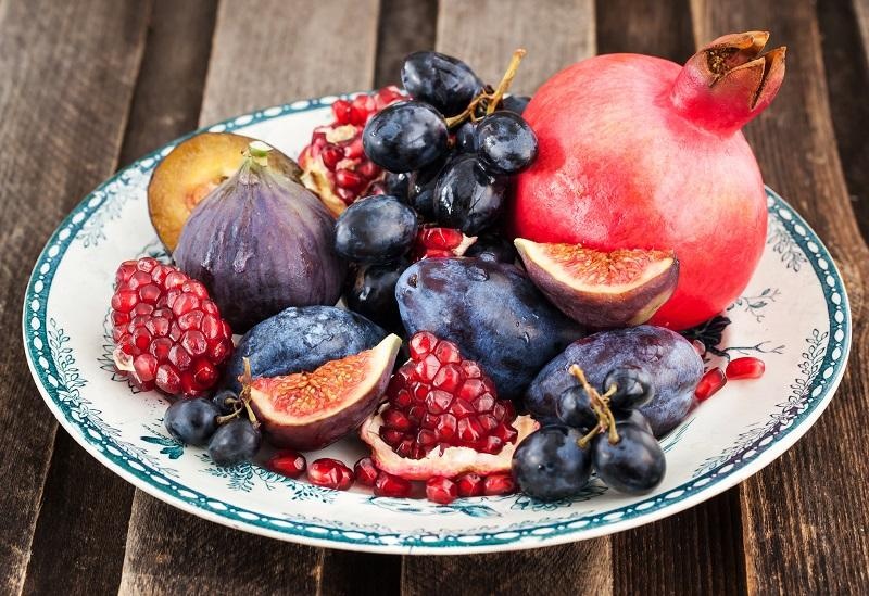 An 12 qua nho va cac phong tuc an uong don nam moi khac la hinh anh