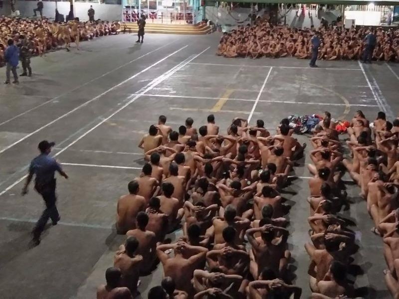 Hang tram tu nhan Philippines bi ep phai khoa than hinh anh