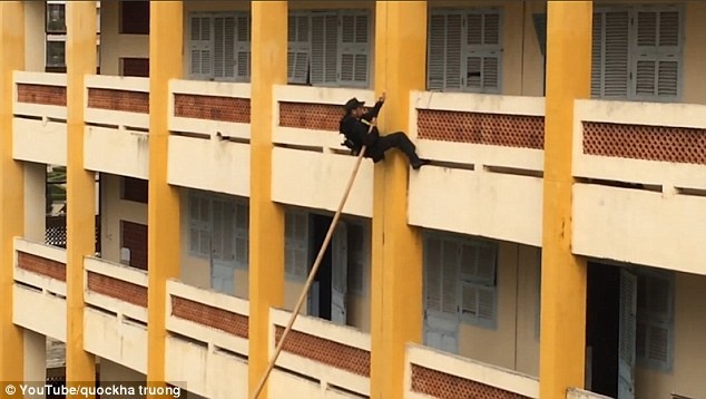 Canh sat Viet Nam leo tuong bang sao hinh anh