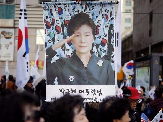 Phe truat tong thong Han: Khep lai chuong hon loan trong lich su hinh anh