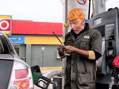 Khi ong Trump la nguoi nhap cu hinh anh