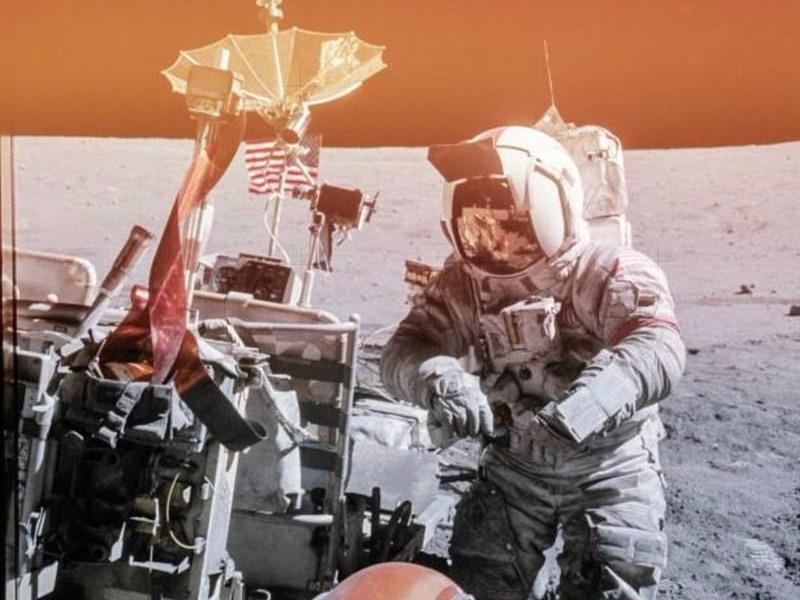 Anh hiem ve chuyen bay len Mat Trang qua ong kinh phi hanh gia hinh anh