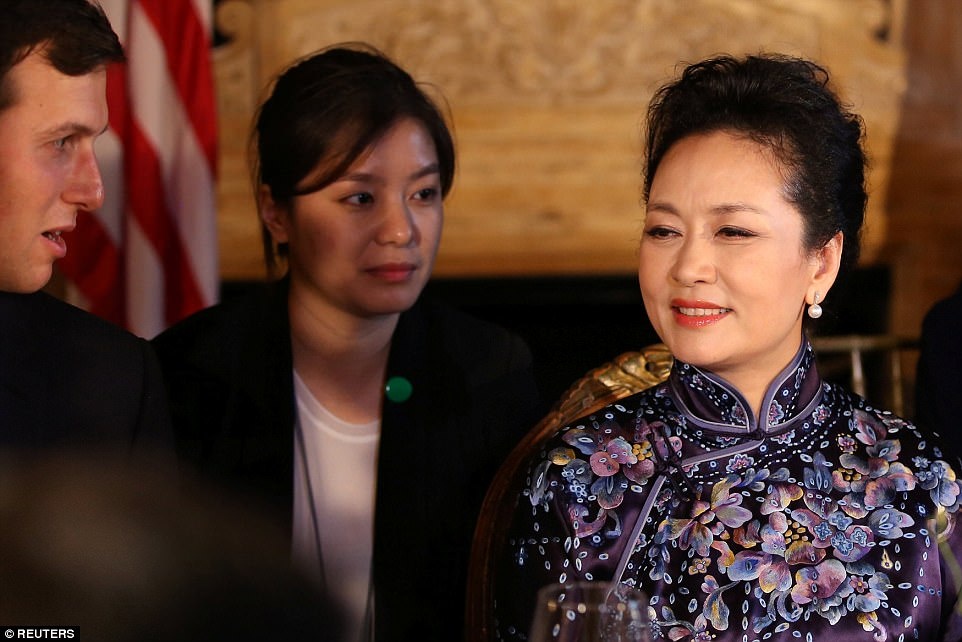 trang phục đệ nhất phu nhân Trung Quốc ảnh 2 trang phuc de nhat phu nhan Trung Quoc anh 2