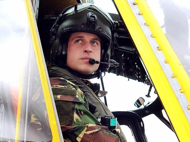 Hoang tu Anh nam tinh trong buong lai phi cong hinh anh