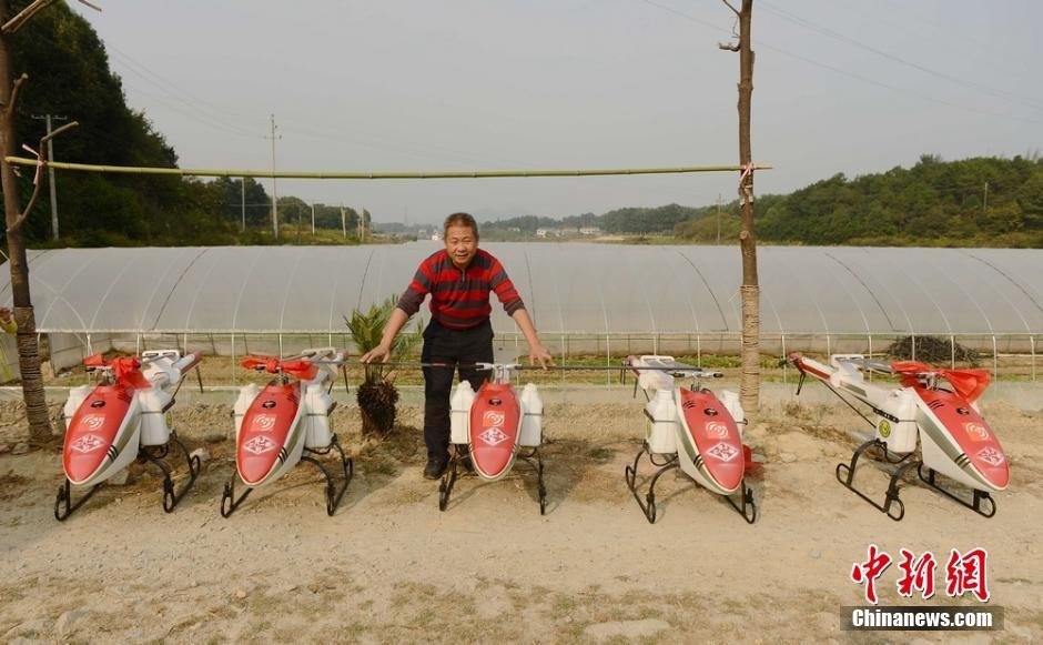 may bay khong nguoi lai phun thuoc tru sau anh 8