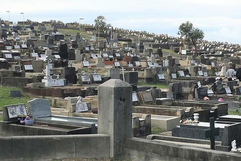 Nguoi chet 'chen' nhau o nghia trang Australia trong 30 nam toi hinh anh