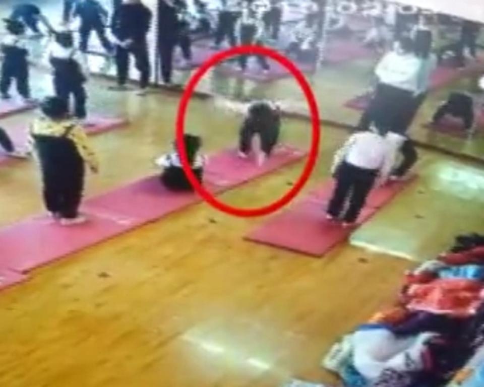 tập yoga bị liệt ảnh 1 tap yoga bi liet anh 1