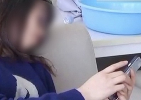 Co gai suyt chet sau khi dung dien thoai 20 tieng hinh anh