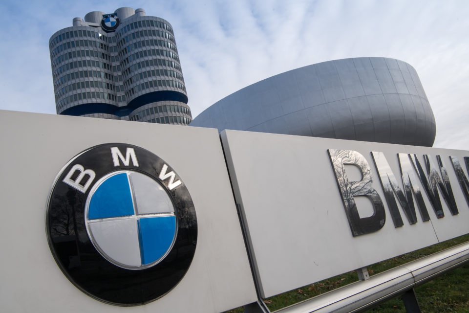 Goc khuat cua gia toc giau nhat nuoc Duc dung sau BMW hinh anh