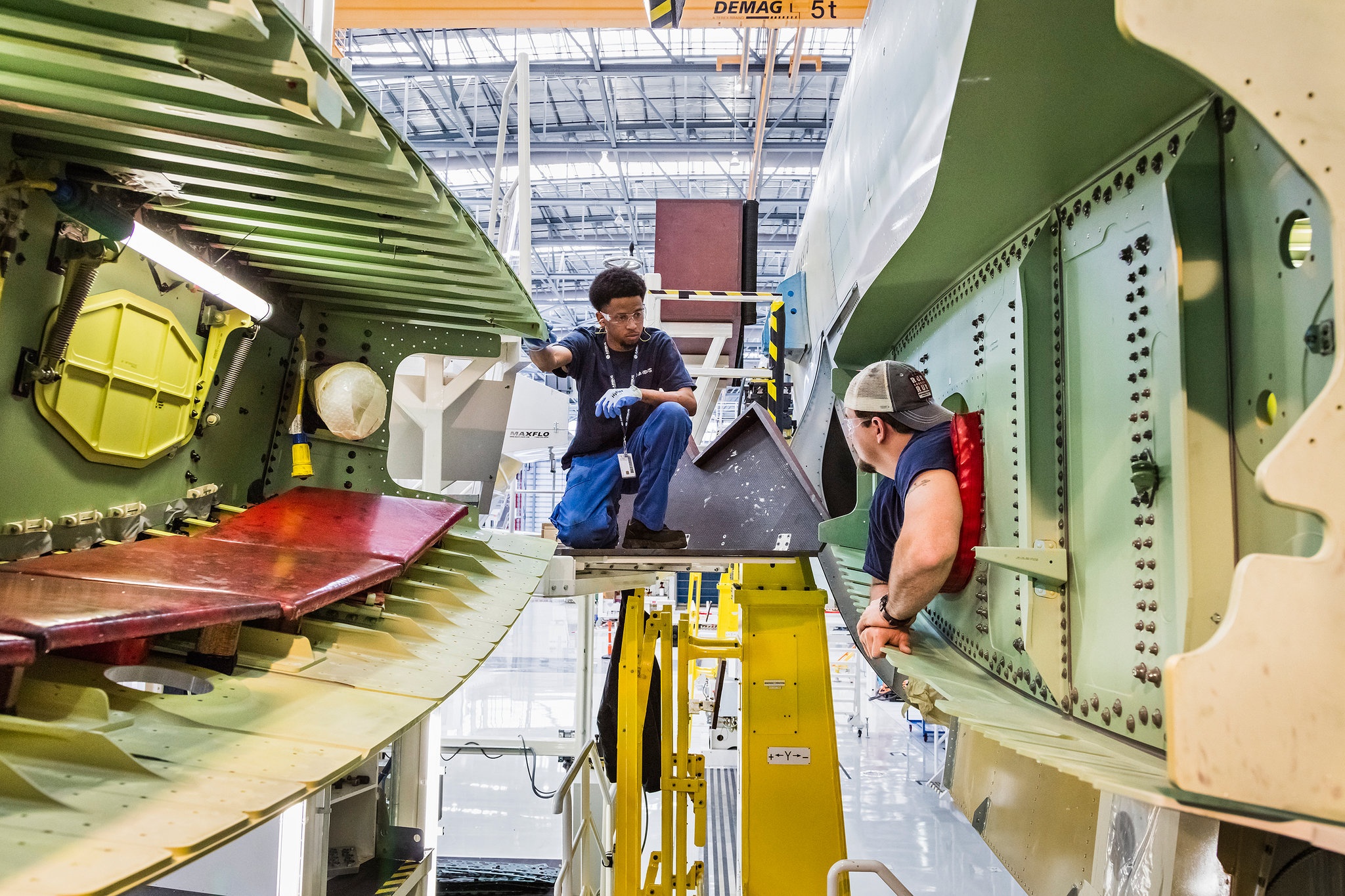 Can canh Airbus A321, mau may bay gap su co khi vua khai thac 2 tuan hinh anh