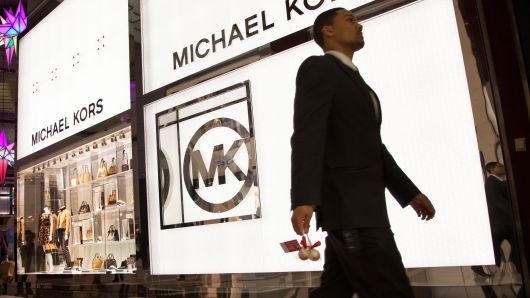 Michael Kors doi ten sau khi hoan tat mua lai Versace hinh anh