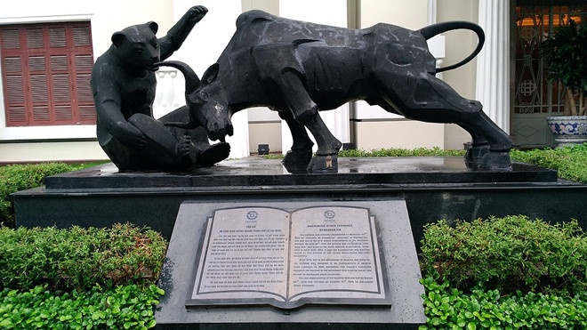 Chung khoan Viet tang 10 diem, dong tien giam manh hinh anh