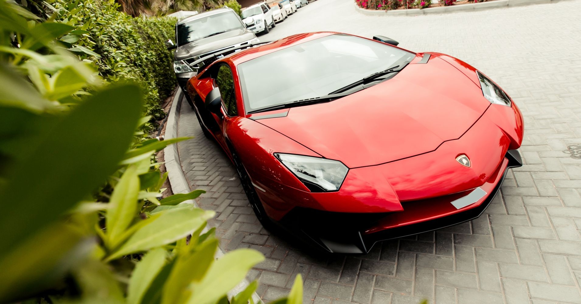 Nhan luong gan 100.000 USD de dung thu sieu xe, du thuyen hinh anh