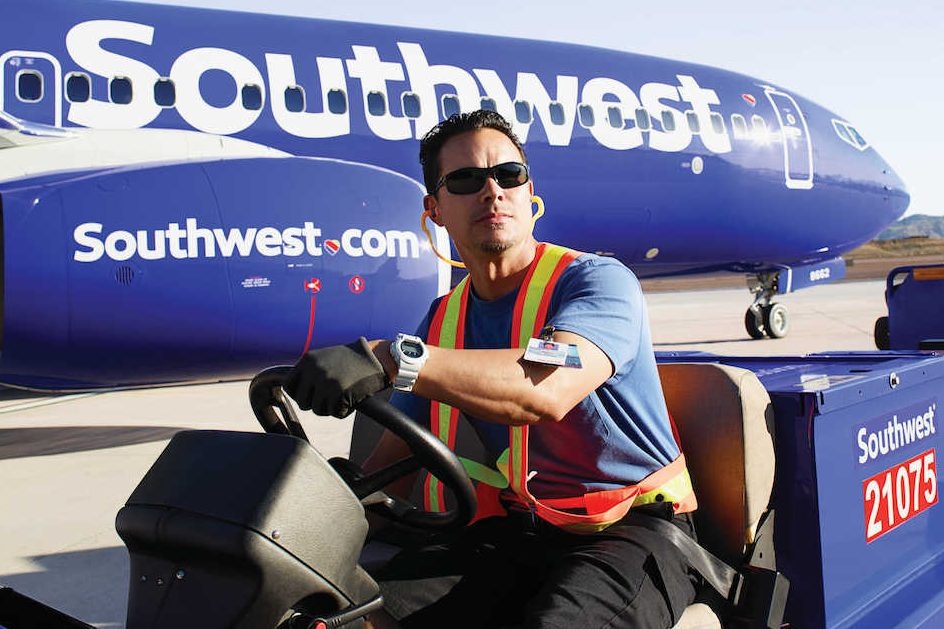 Hang bay kien tho may cua minh vi loat chuyen bay bi huy hinh anh