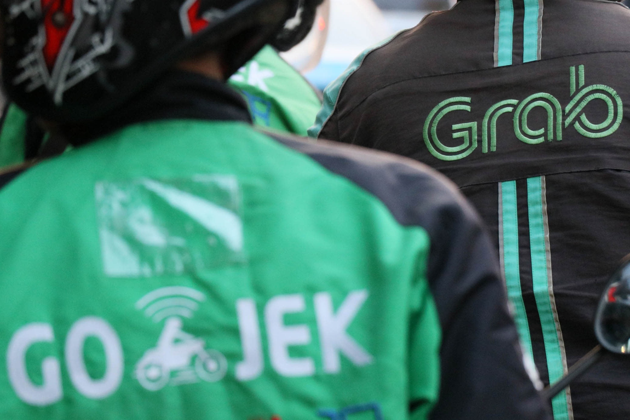 Grab duoc SoftBank rot them 1,5 ty USD, quyet thang Go-Jek o Indonesia hinh anh