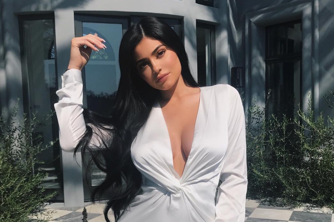 Ty phu USD tre nhat lich su Kylie Jenner co that giau 'tu than'? hinh anh