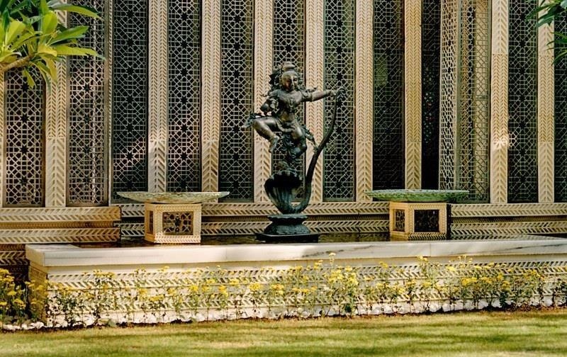 Can nha ty USD cua nguoi giau nhat chau A hinh anh