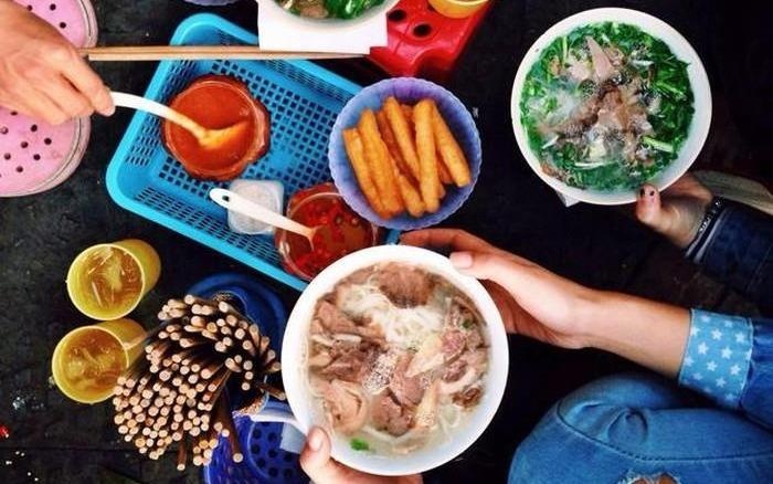 Pho ganh Ha Noi chi ban luc 3h sang ma khach van tap nap khach hinh anh