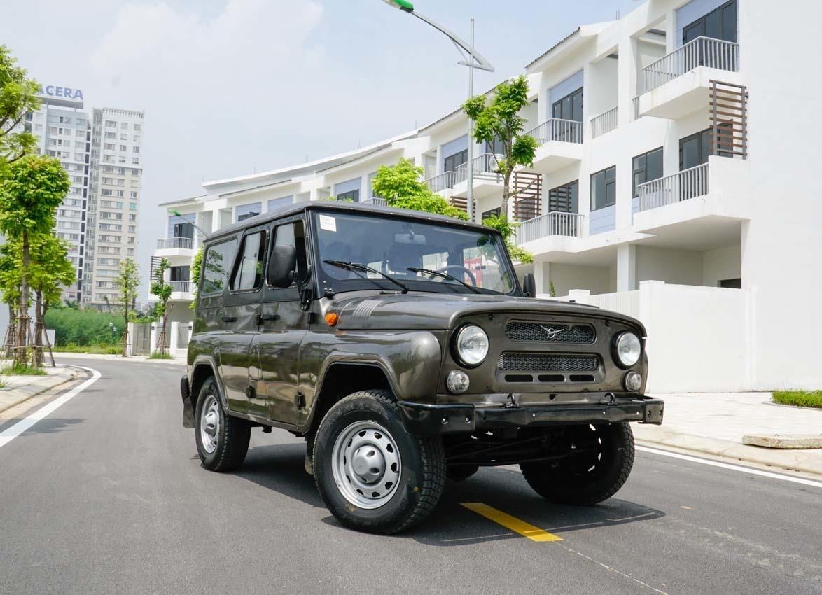 Xe Nga gia re vao Viet Nam, kho vuot xe Nhat, Han hinh anh