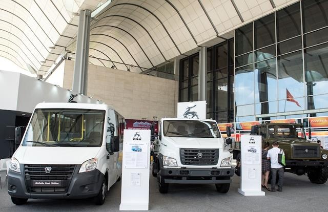 Xe Nga gia re vao Viet Nam anh 5