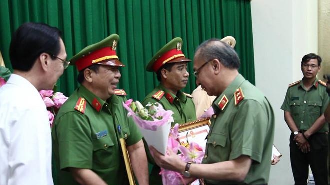 Buon ma tuy doi lot cong ty anh 1