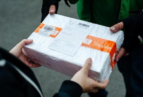 Nhan dien thoai cua khach mua tren Shopee de bao hanh roi bien mat hinh anh